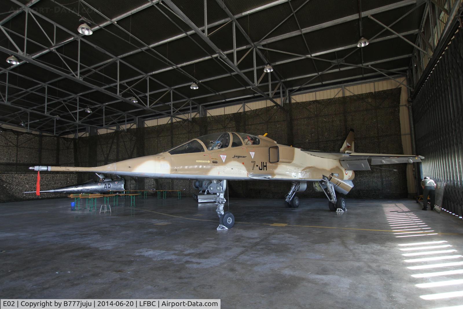 E02, 1968 Sepecat Jaguar E C/N 002, peint E1