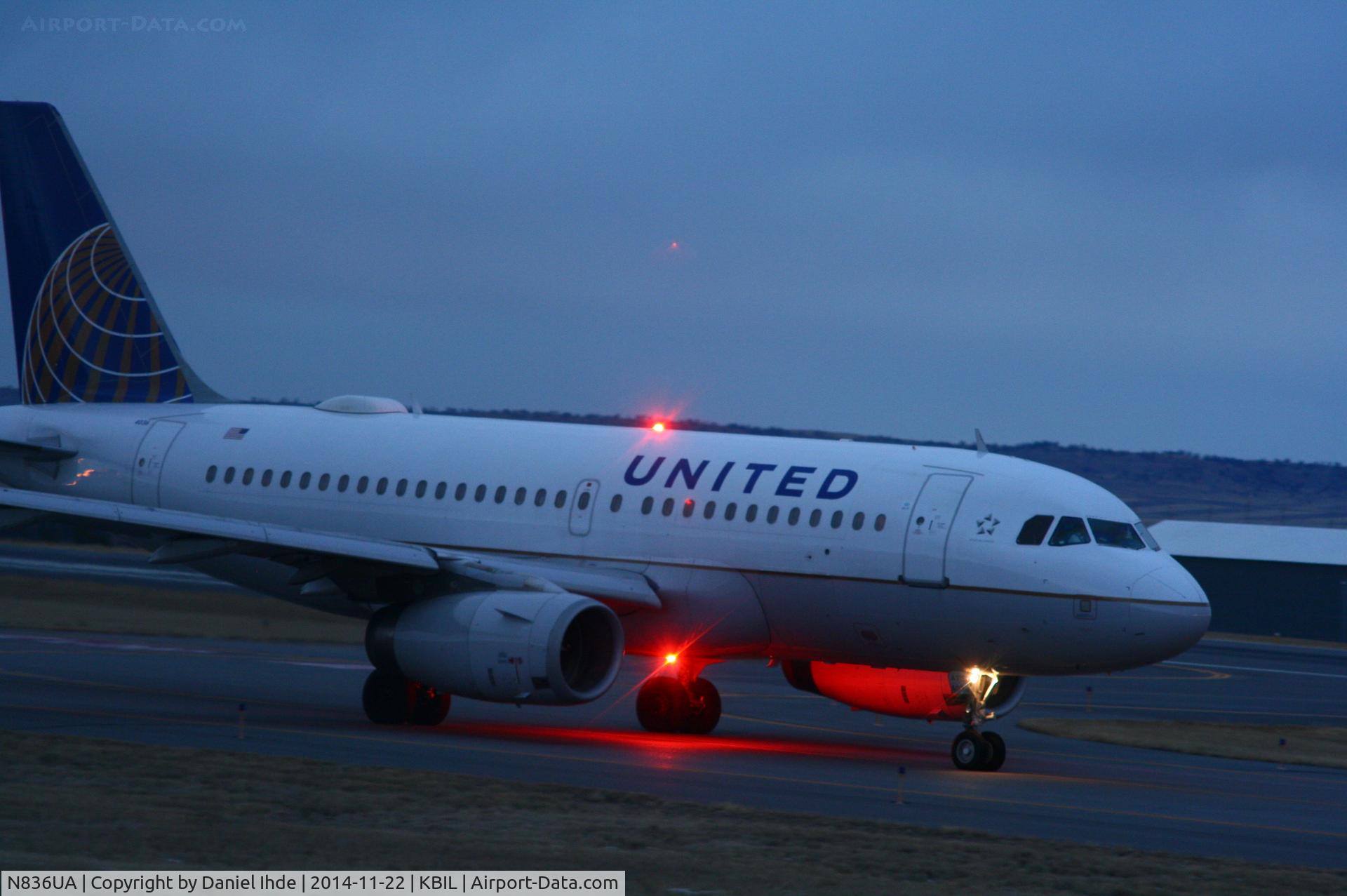N836UA, 2001 Airbus A319-131 C/N 1460, United Airlines dawn departure