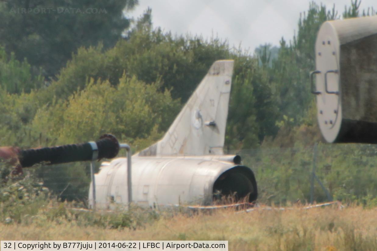 32, Dassault Mirage IIIC C/N 32, rear airframe use for fire training
