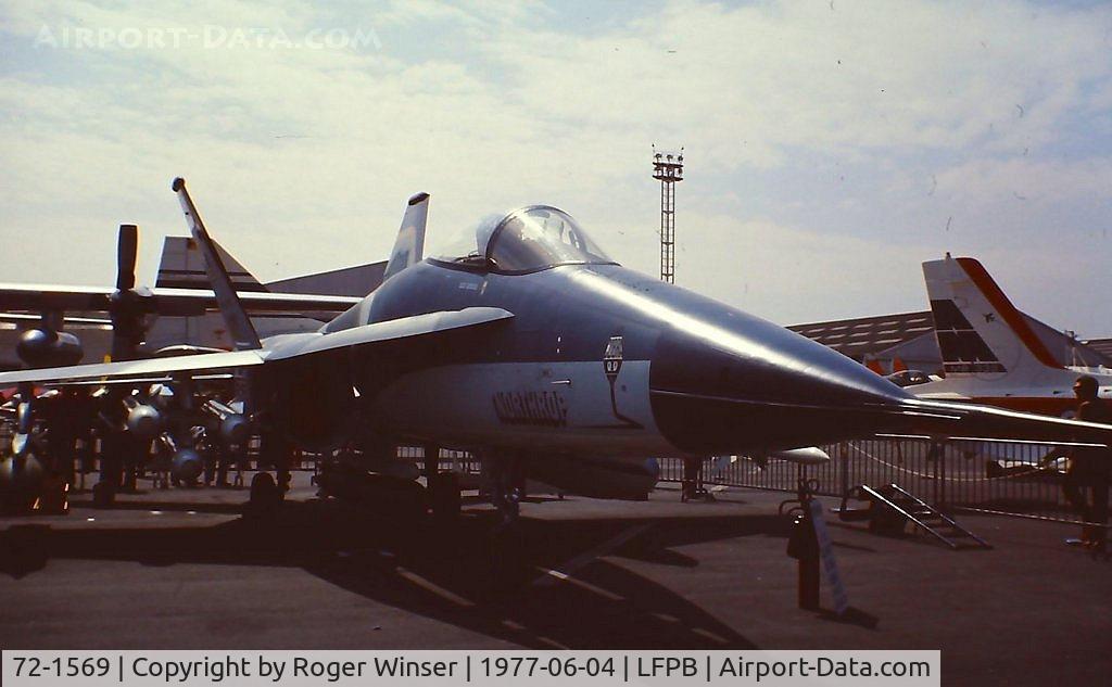 72-1569, 1974 Northrop YF-17A Cobra C/N C0001, On static display at the 1977 Paris Air Show held at Le Bourget Airport, Paris. Marked as the US Navy's F-18 prototype and allocated show number 42. The first of the two prototypes, the other aircraft being 72-1570.