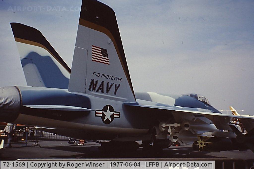 72-1569, 1974 Northrop YF-17A Cobra C/N C0001, On static display at the 1977 Paris Air Show held at Le Bourget Airport, Paris.Marked as the US Navy's F-18 prototype and allocated show number 42. The first of the two prototypes, the other aircraft being 72-1570