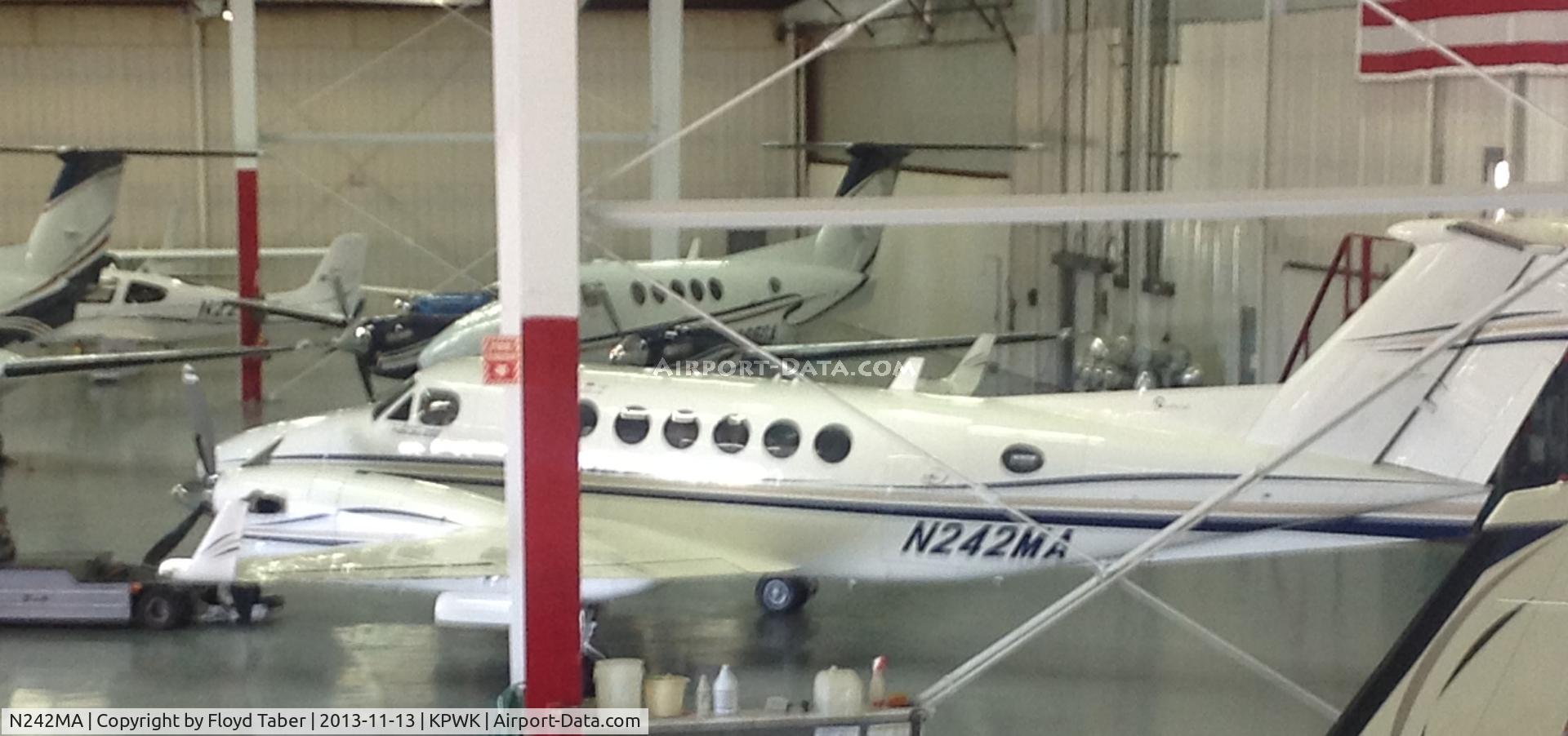 N242MA, 1993 Beech B300 King Air C/N FL-93, In the hangar