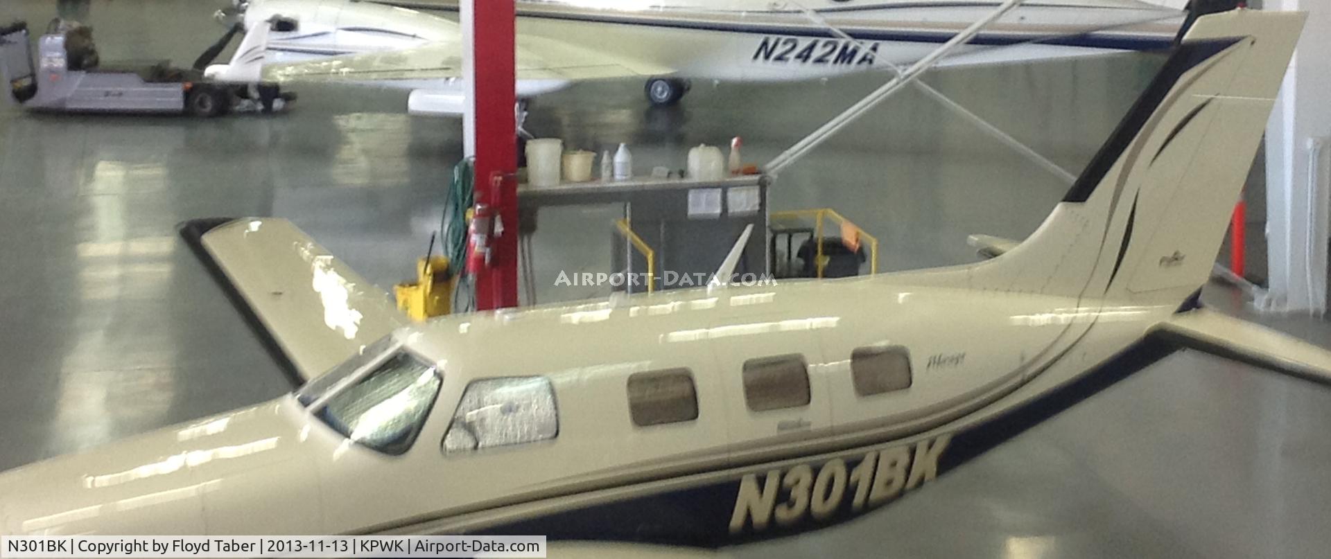 N301BK, 2007 Piper PA-46-350P Malibu Mirage C/N 4636407, In the hangar