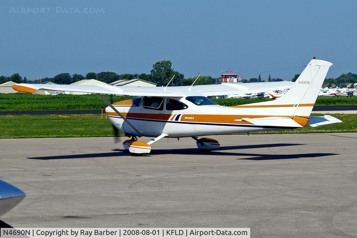N4690N, 1979 Cessna 182Q Skylane C/N 18267289, Cessna 182Q Skylane [182-67289] Fond Du Lac County~N 01/08/2008