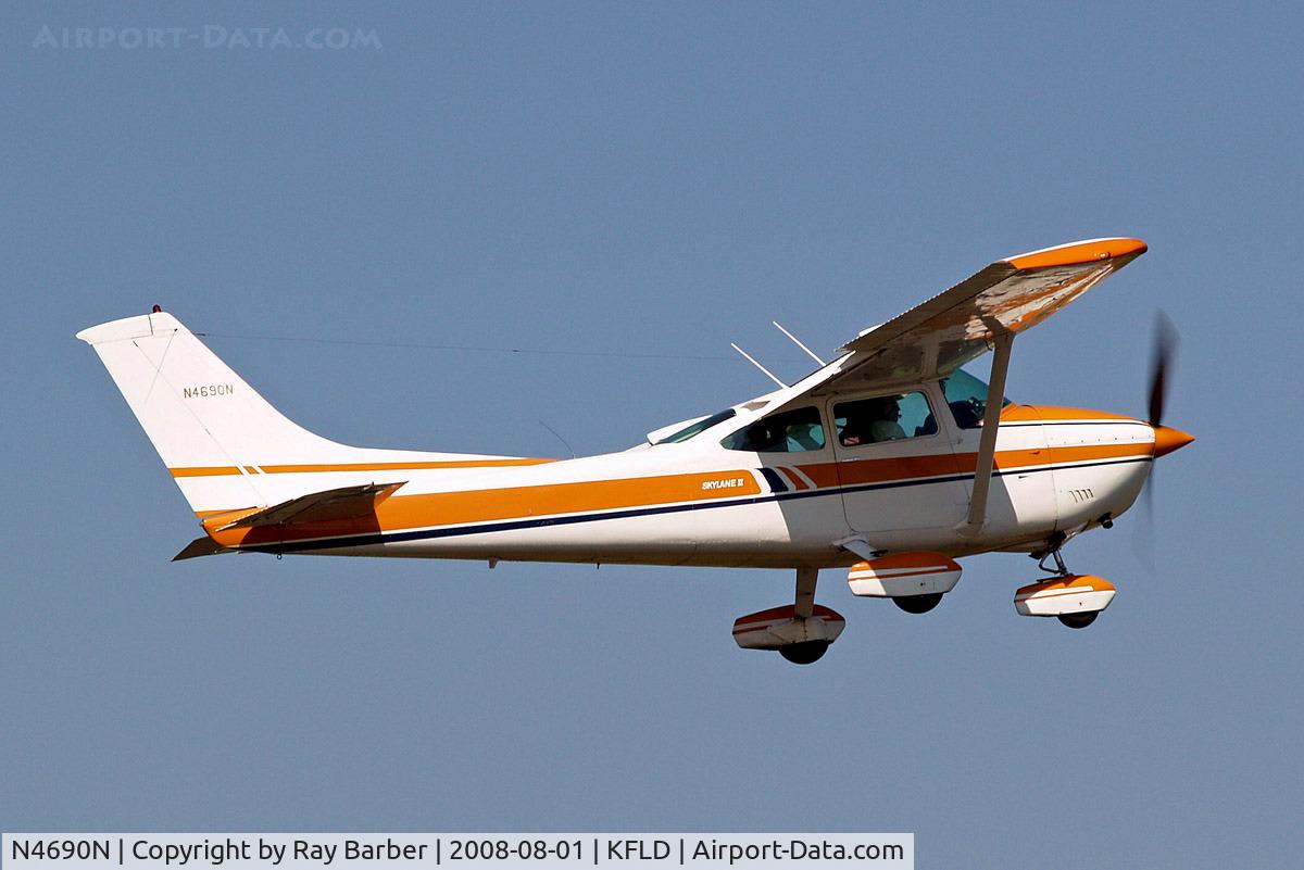N4690N, 1979 Cessna 182Q Skylane C/N 18267289, Cessna 182Q Skylane [182-67289] Fond Du Lac County~N 01/08/2008