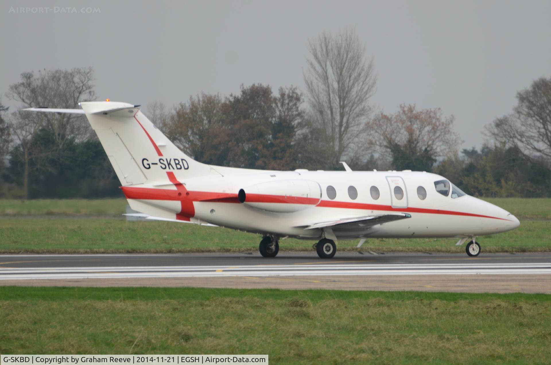 G-SKBD, 2004 Raytheon Beechjet 400A C/N RK-376, About to depart.