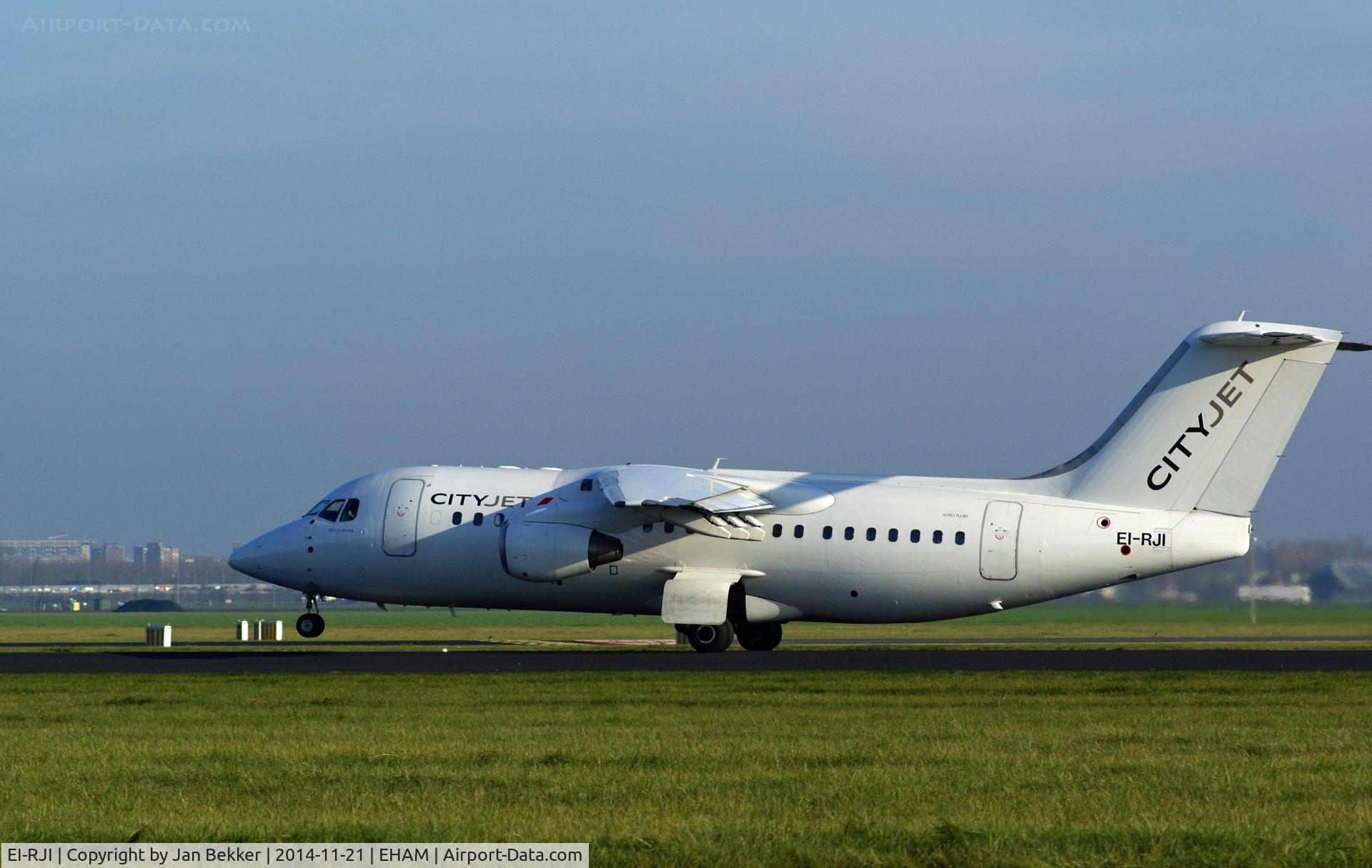 EI-RJI, 1999 British Aerospace Avro 146-RJ85A C/N E2346, Schiphol, taking off from the Polderbaan