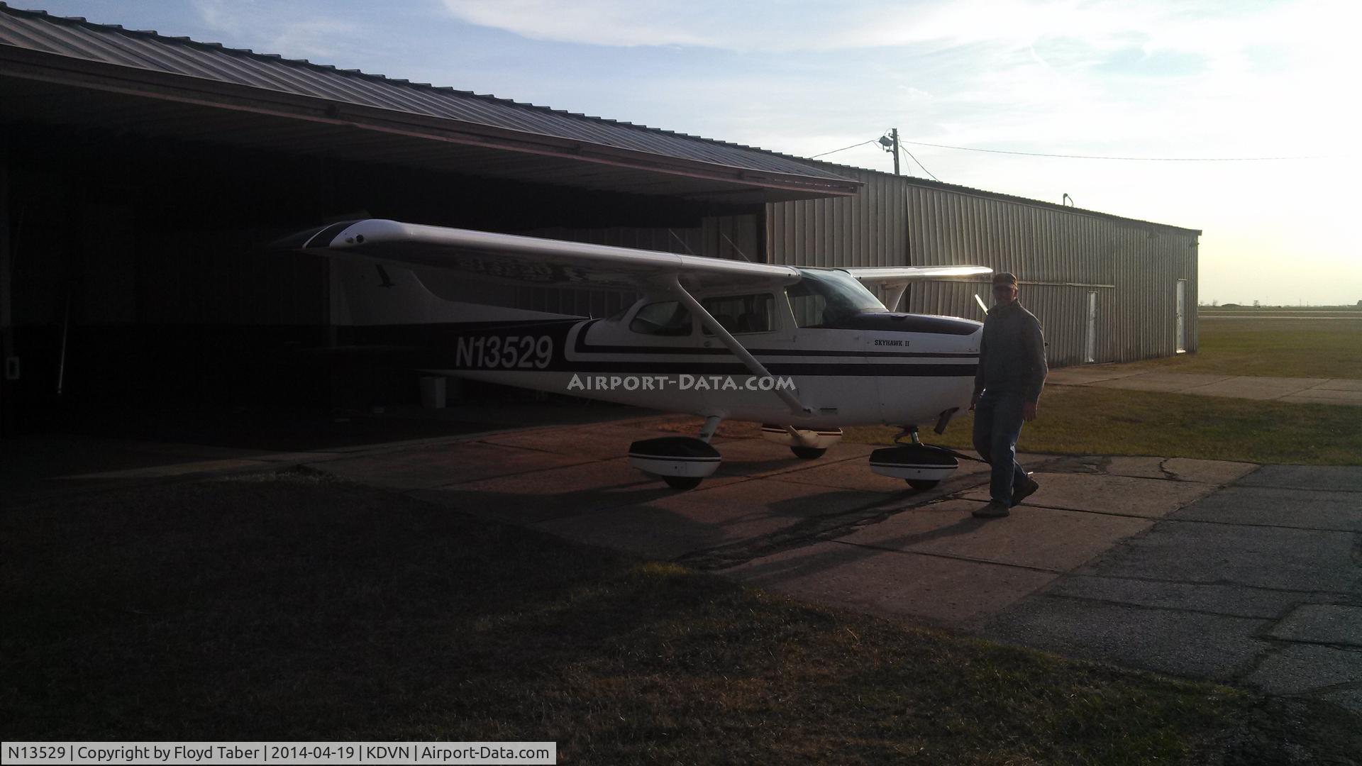 N13529, 1973 Cessna 172M C/N 17262825, Getting ready for an evening flight