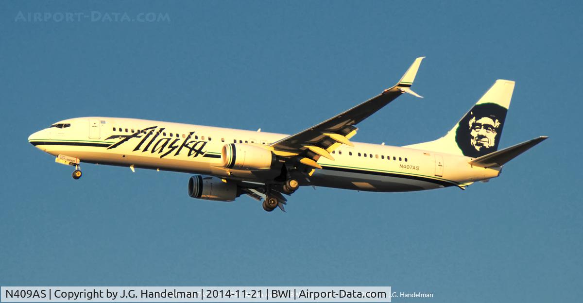 N409AS, 2012 Boeing 737-990/ER C/N 41733, On final to 28.