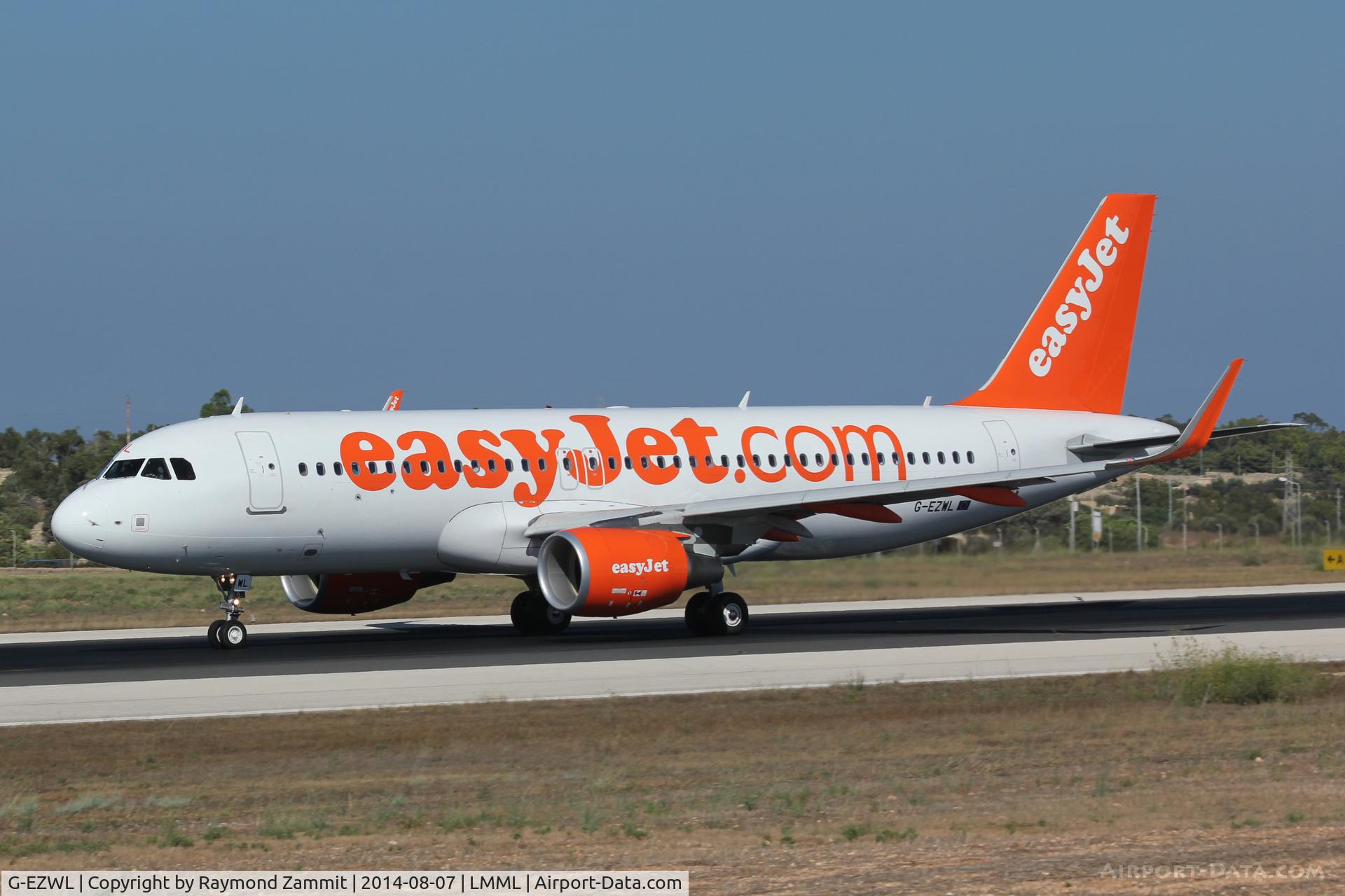 G-EZWL, 2013 Airbus A320-214 C/N 5702, A320 G-EZWL Easyjet