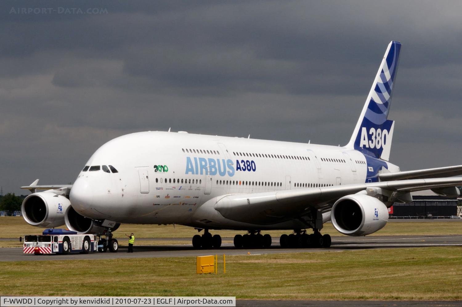 F-WWDD, 2005 Airbus A380-861 C/N 004, Being manoeuvred out of the static park prior to it's flying display.