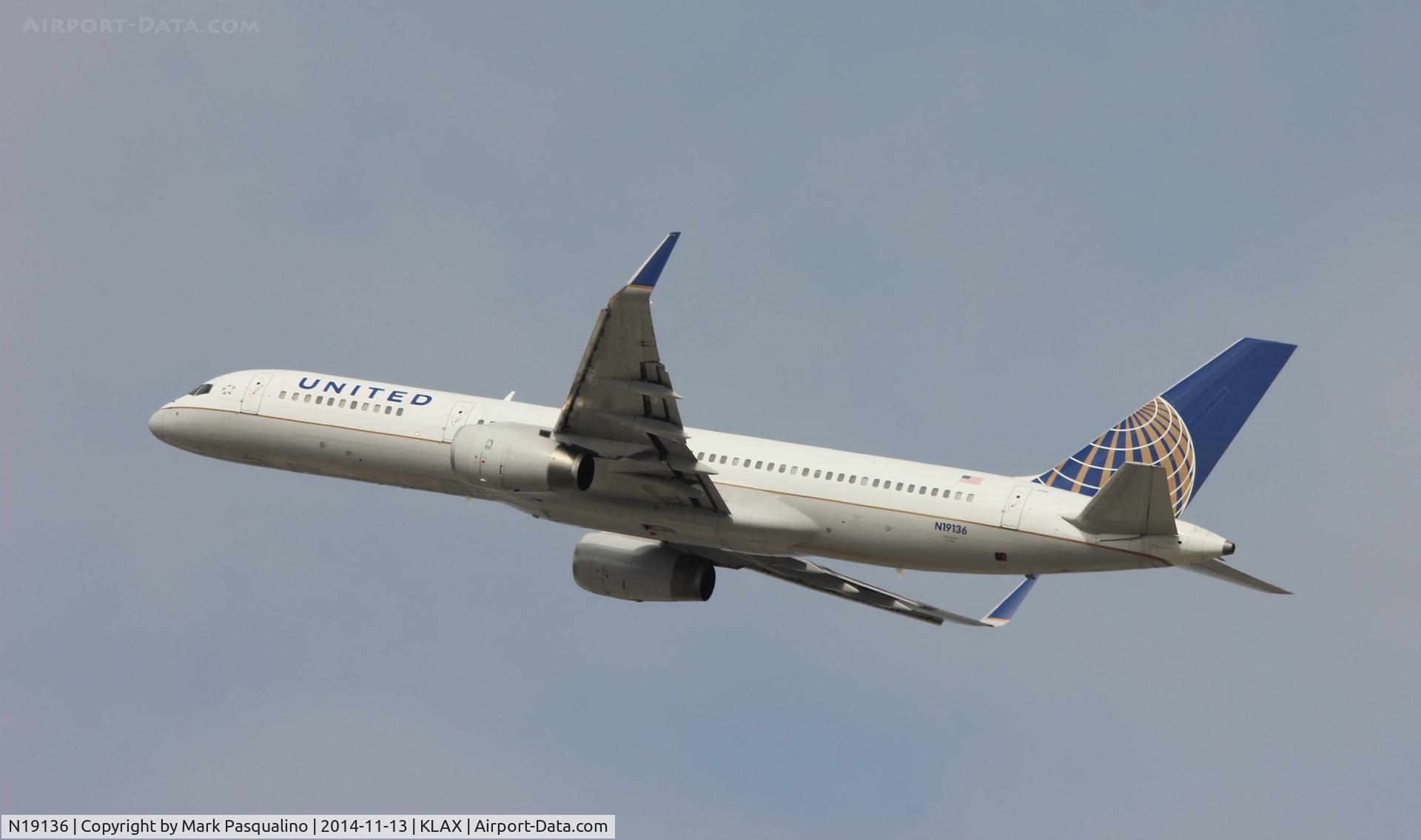 N19136, 1999 Boeing 757-224 C/N 29285, Boeing 757-200