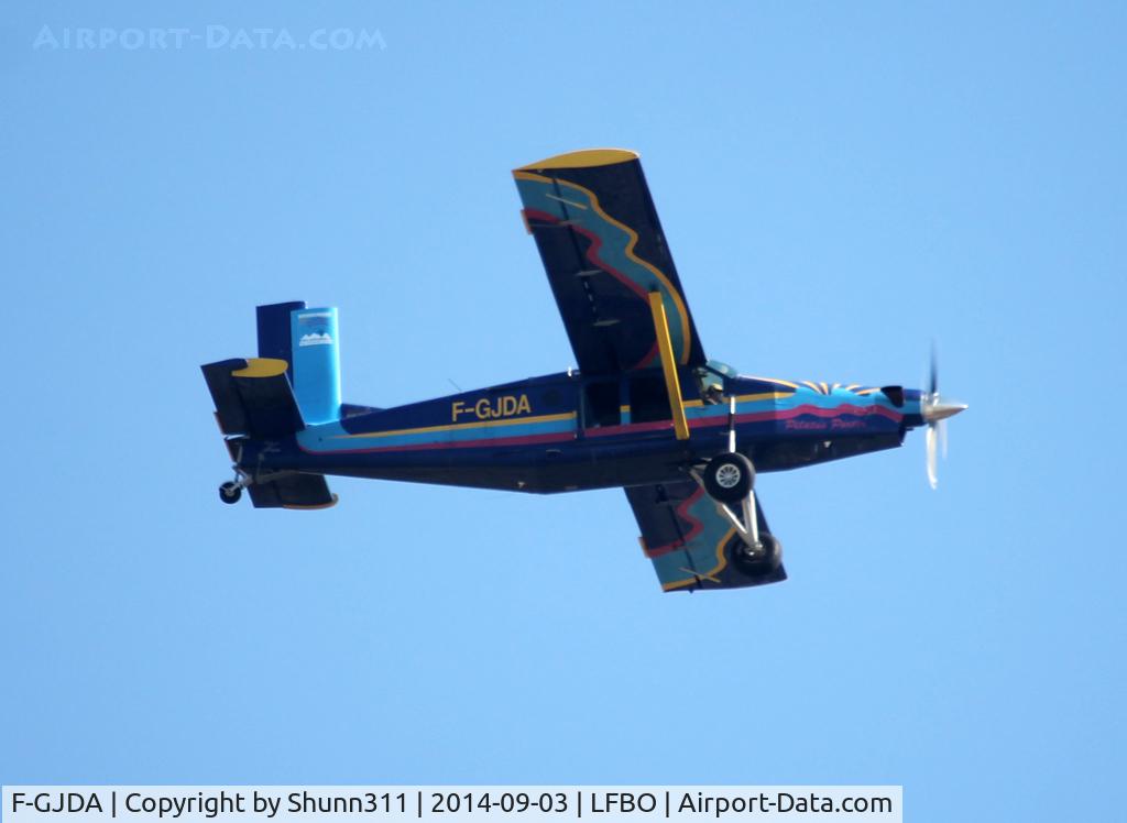 F-GJDA, Pilatus PC-6/B2-H2 C/N 721, Passing above the Airport...