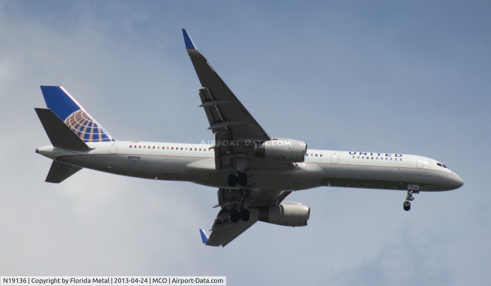 N19136, 1999 Boeing 757-224 C/N 29285, United