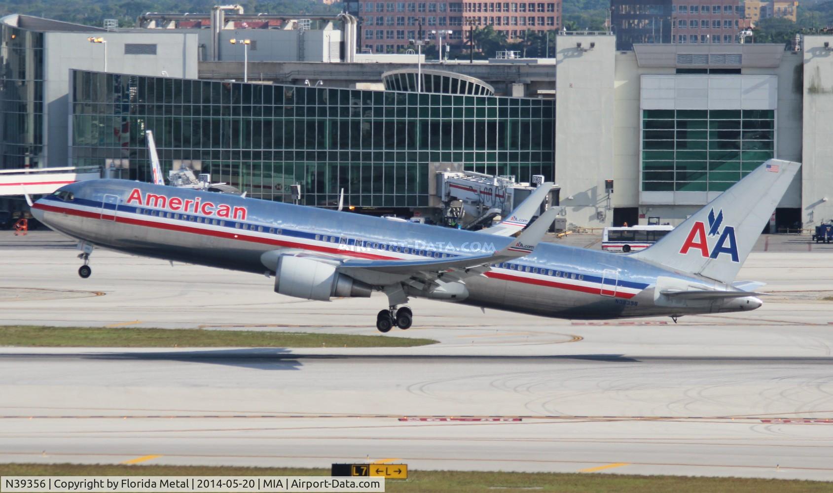 N39356, 1988 Boeing 767-323 C/N 24037, American