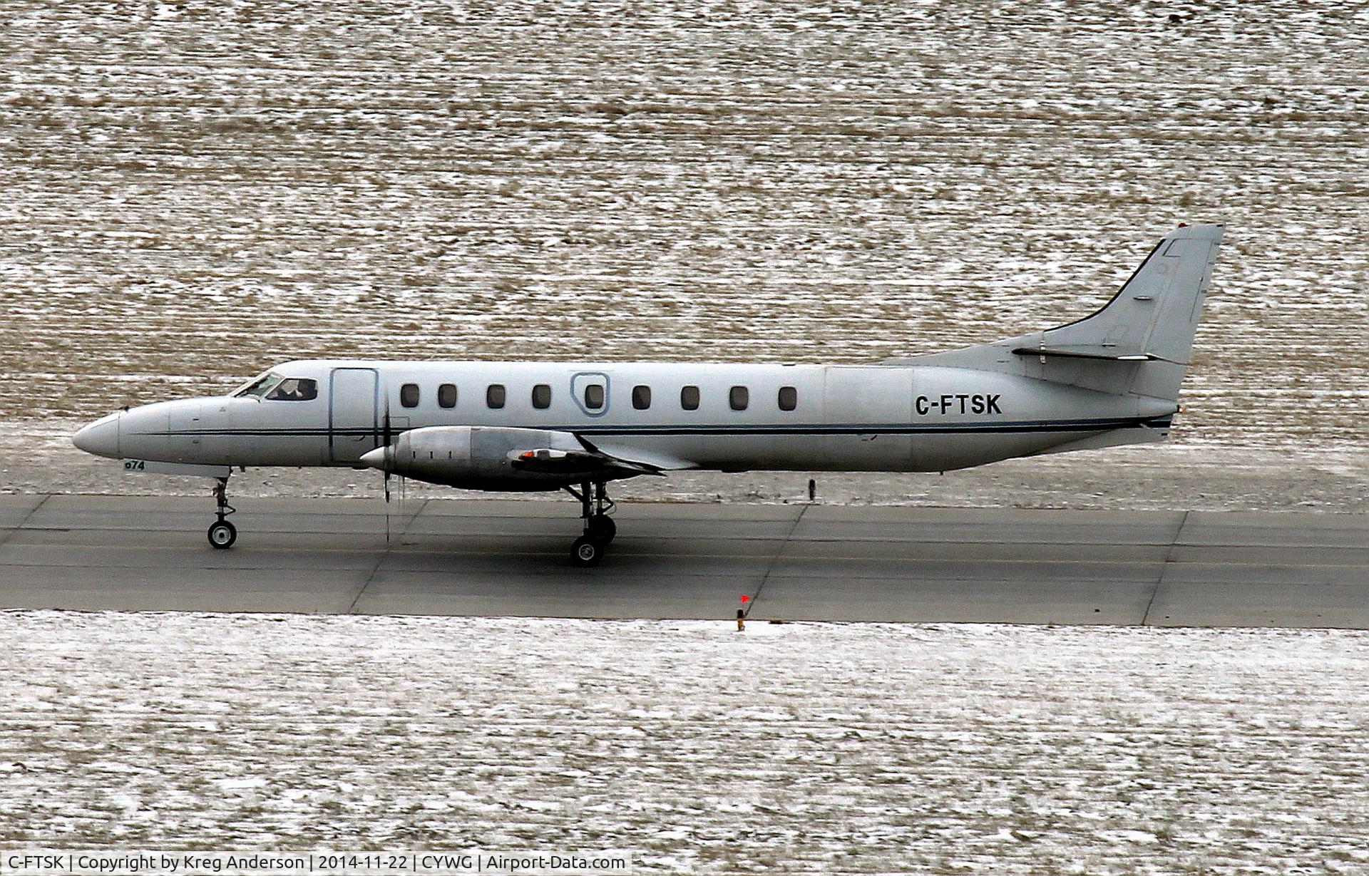 C-FTSK, 1987 Fairchild SA-227AC Metro III C/N AC-674B, Fairchild SA227-AC taxiing to the ramp.