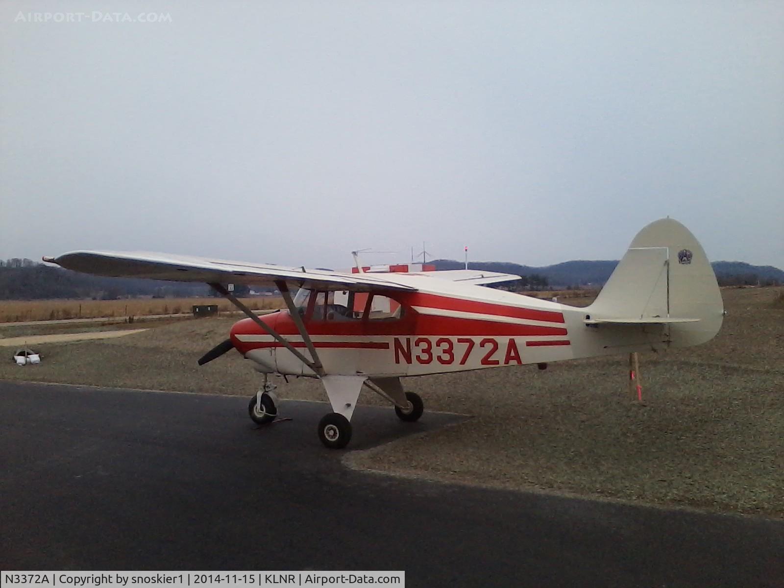 N3372A, 1953 Piper PA-22-135 Tri-Pacer C/N 22-1630, At Lone Rock for breakfast.