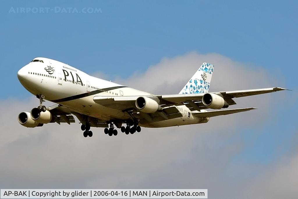 AP-BAK, 1979 Boeing 747-240B C/N 21825, RWY 24