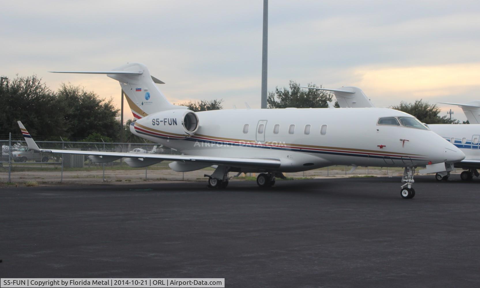 S5-FUN, 2013 Bombardier Challenger 300 (BD-100-1A10) C/N 20401, Elitavia Challenger 300