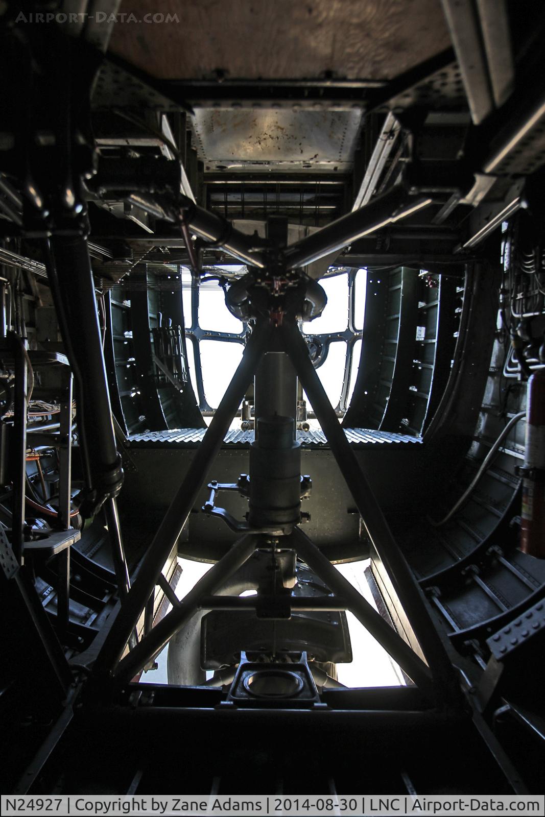 N24927, 1940 Consolidated Vultee RLB30 (B-24) C/N 18, Nose gear