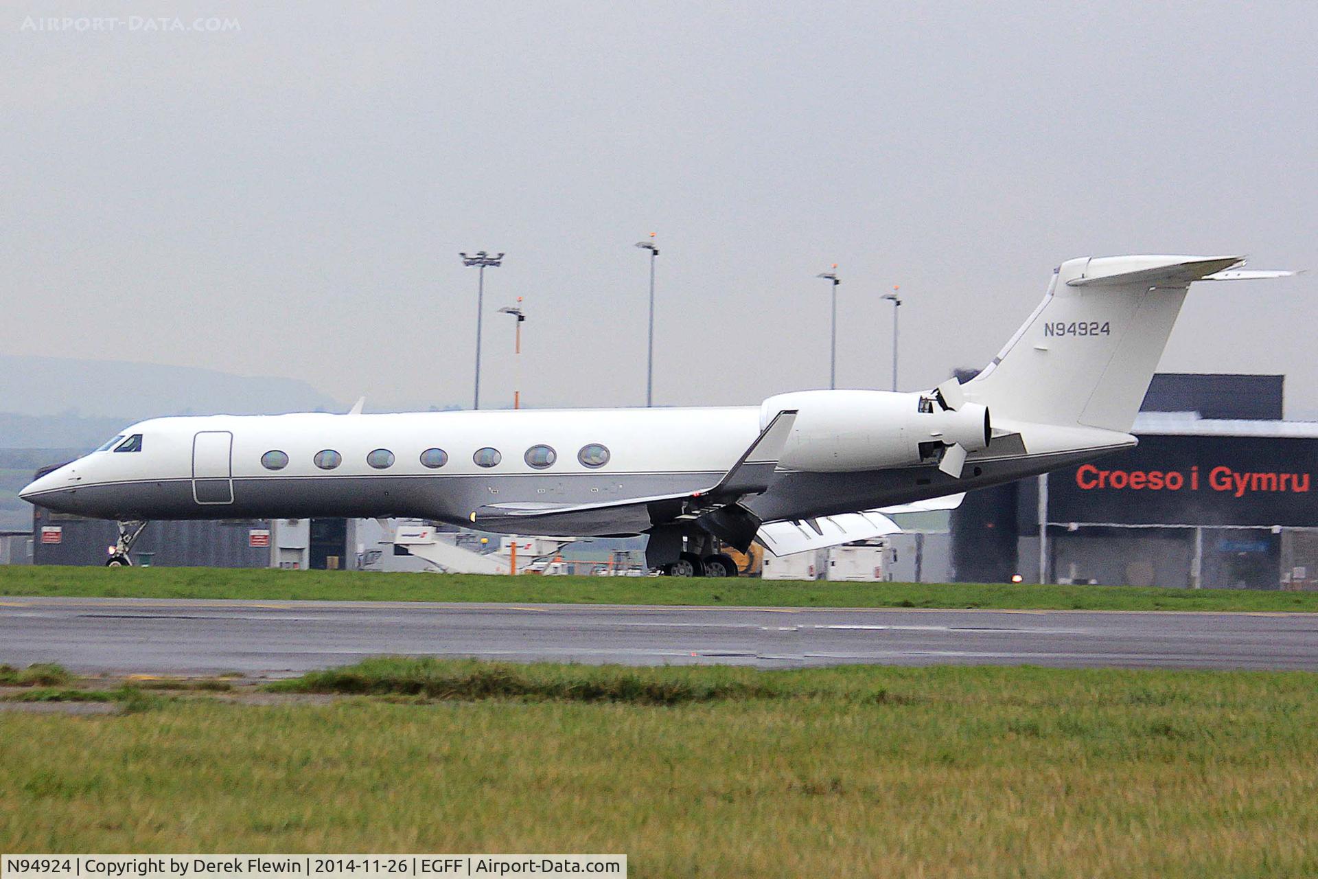 N94924, 2009 Gulfstream Aerospace GV-SP (G550) C/N 5255, Gulfstream G550, previously N955GA, callsign Jetspeed 949, seen landing on runway 30 at EGFF, out of Newquay.