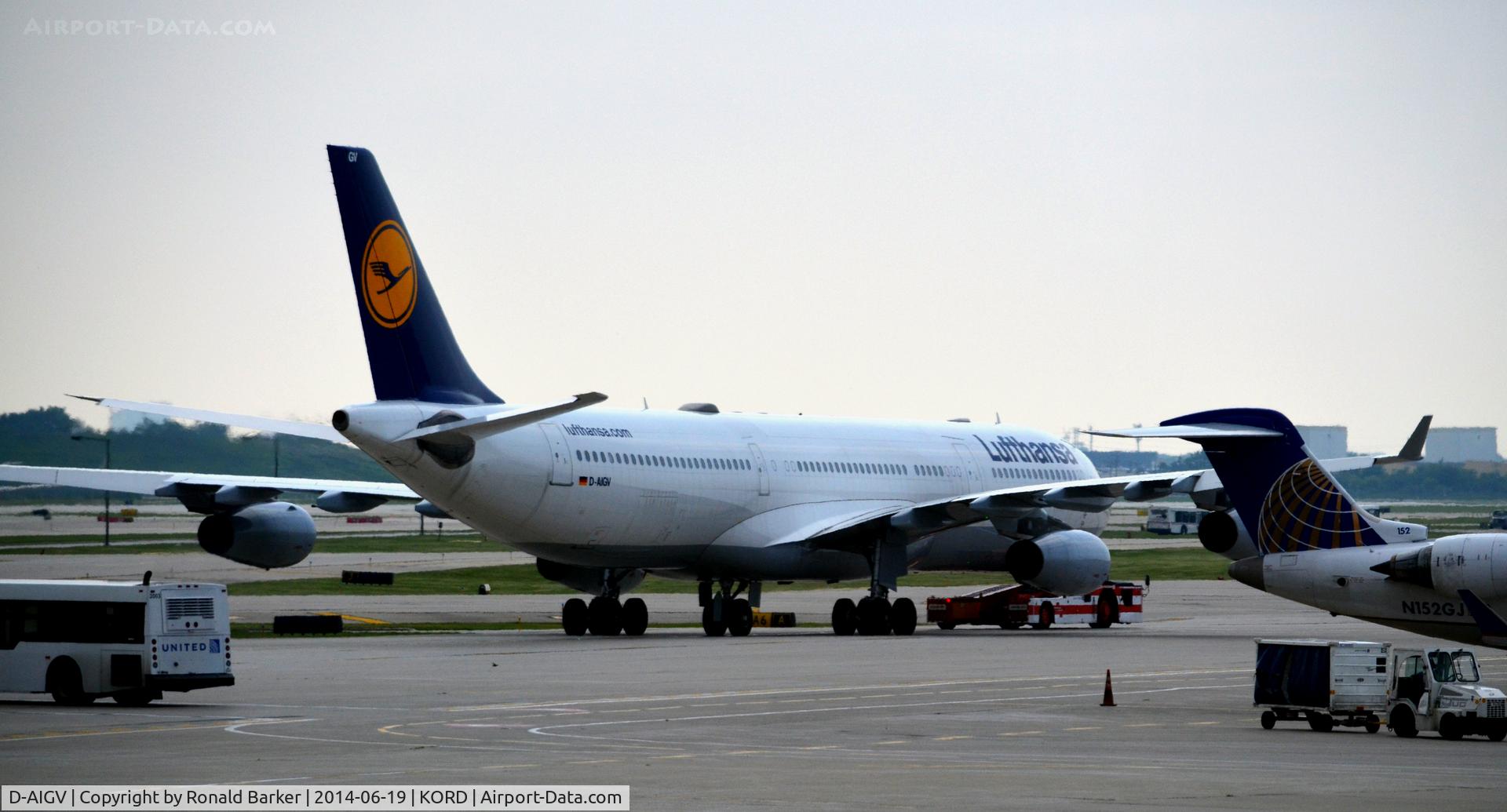 D-AIGV, 2000 Airbus A340-313X C/N 325, Taxi for takeoff O'Hare