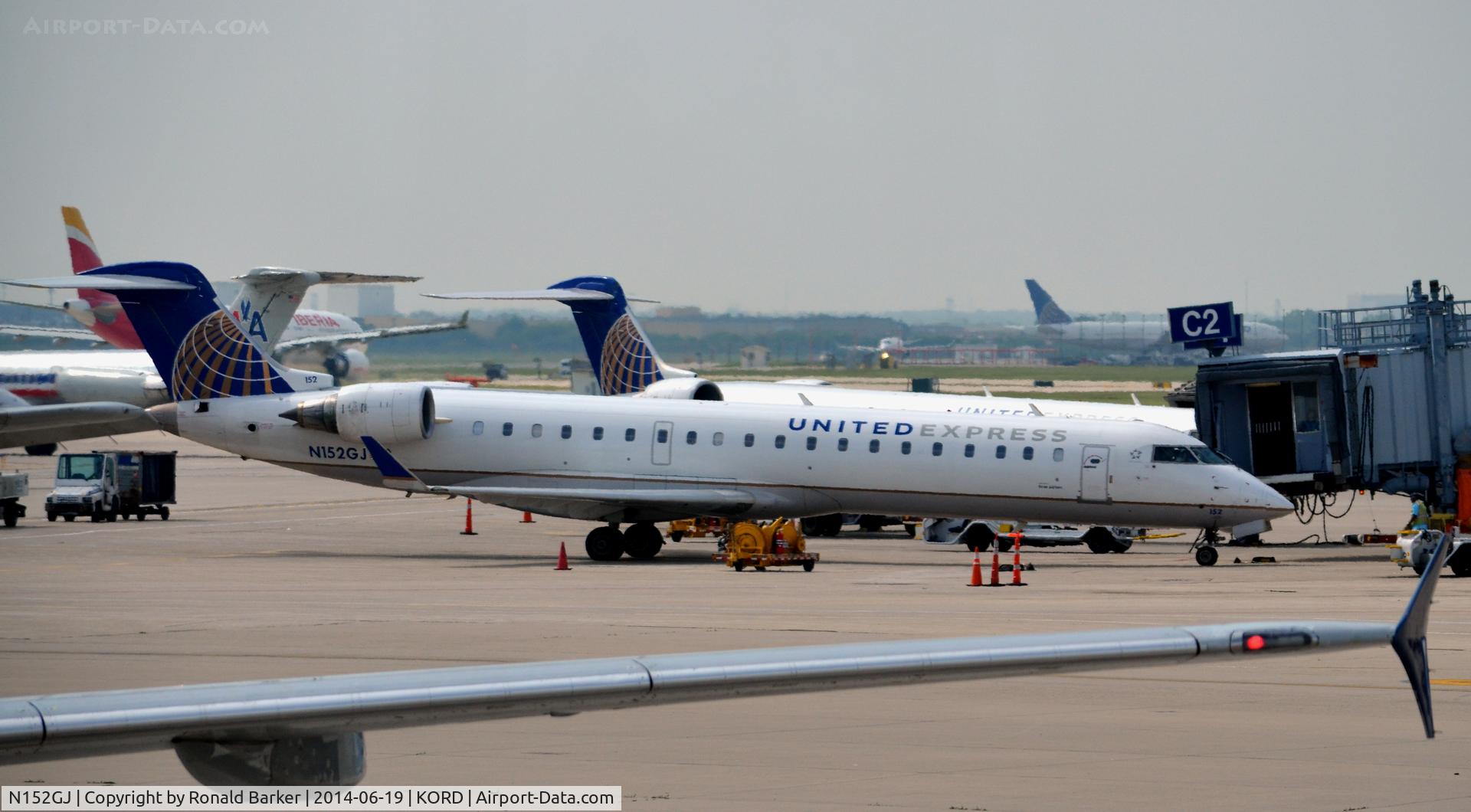 N152GJ, 2005 Bombardier CRJ-702 (CL-600-2C10) Regional Jet C/N 10218, Taxi O'Hare