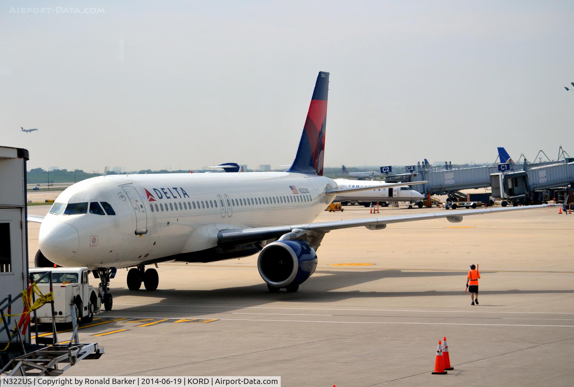 N322US, 1992 Airbus A320-211 C/N 263, Push back O'Hare
