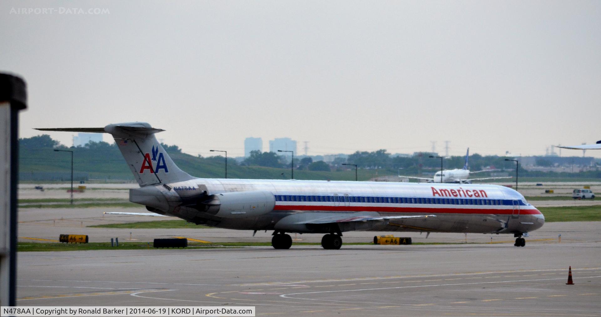 N478AA, 1988 McDonnell Douglas MD-82 (DC-9-82) C/N 49653, Taxi for takeoff O'Hare