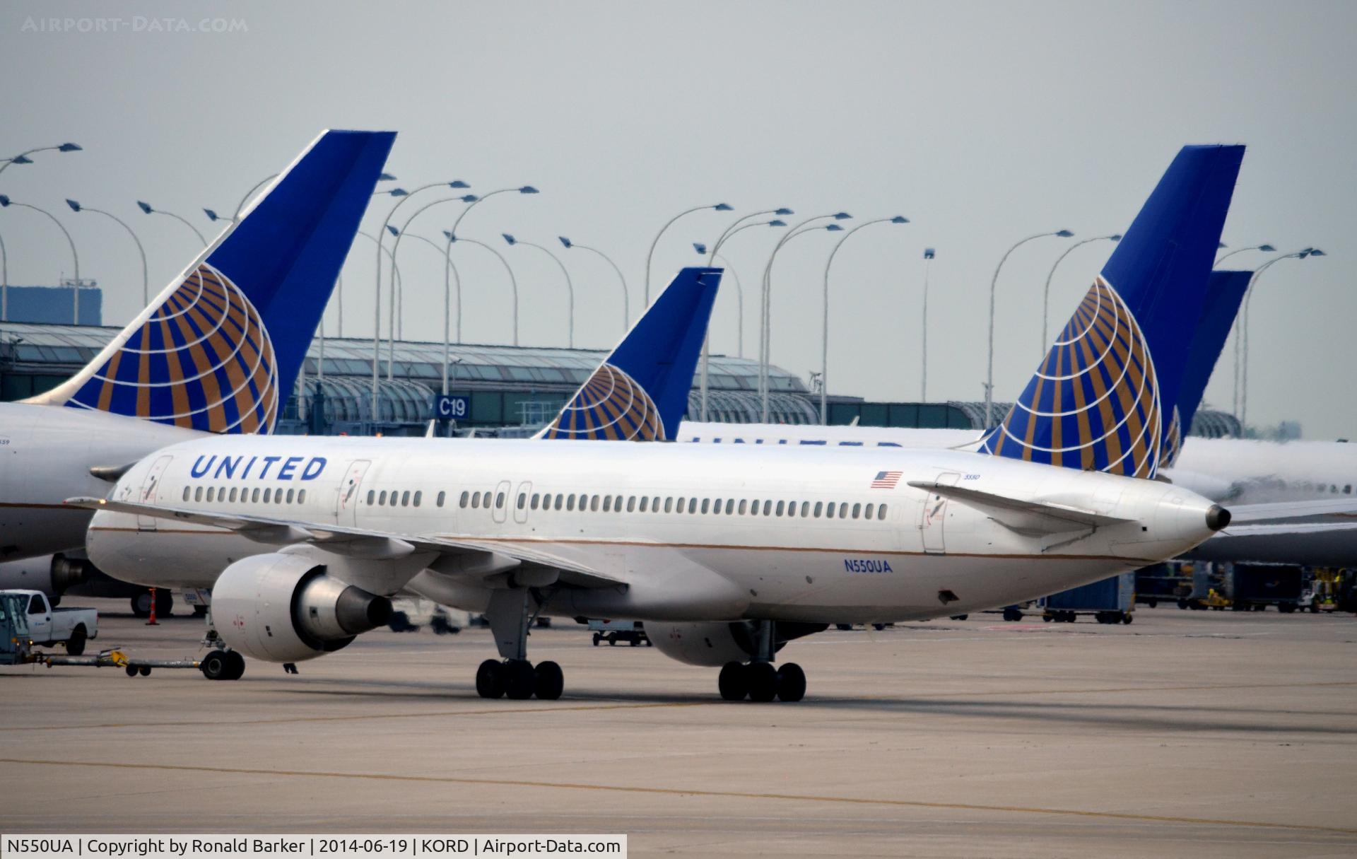 N550UA, 1992 Boeing 757-222 C/N 25398, Pushback O'Hare