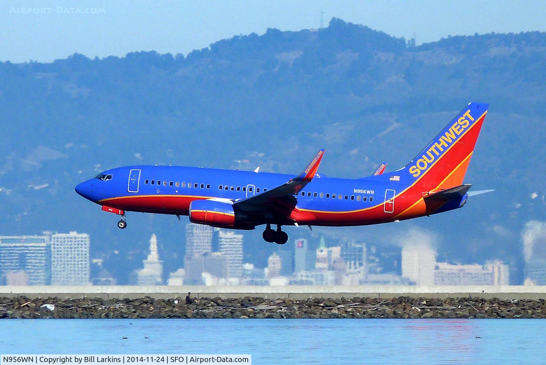 N956WN, 2011 Boeing 737-7H4 C/N 36672, Landing on 28R at San Francisco.