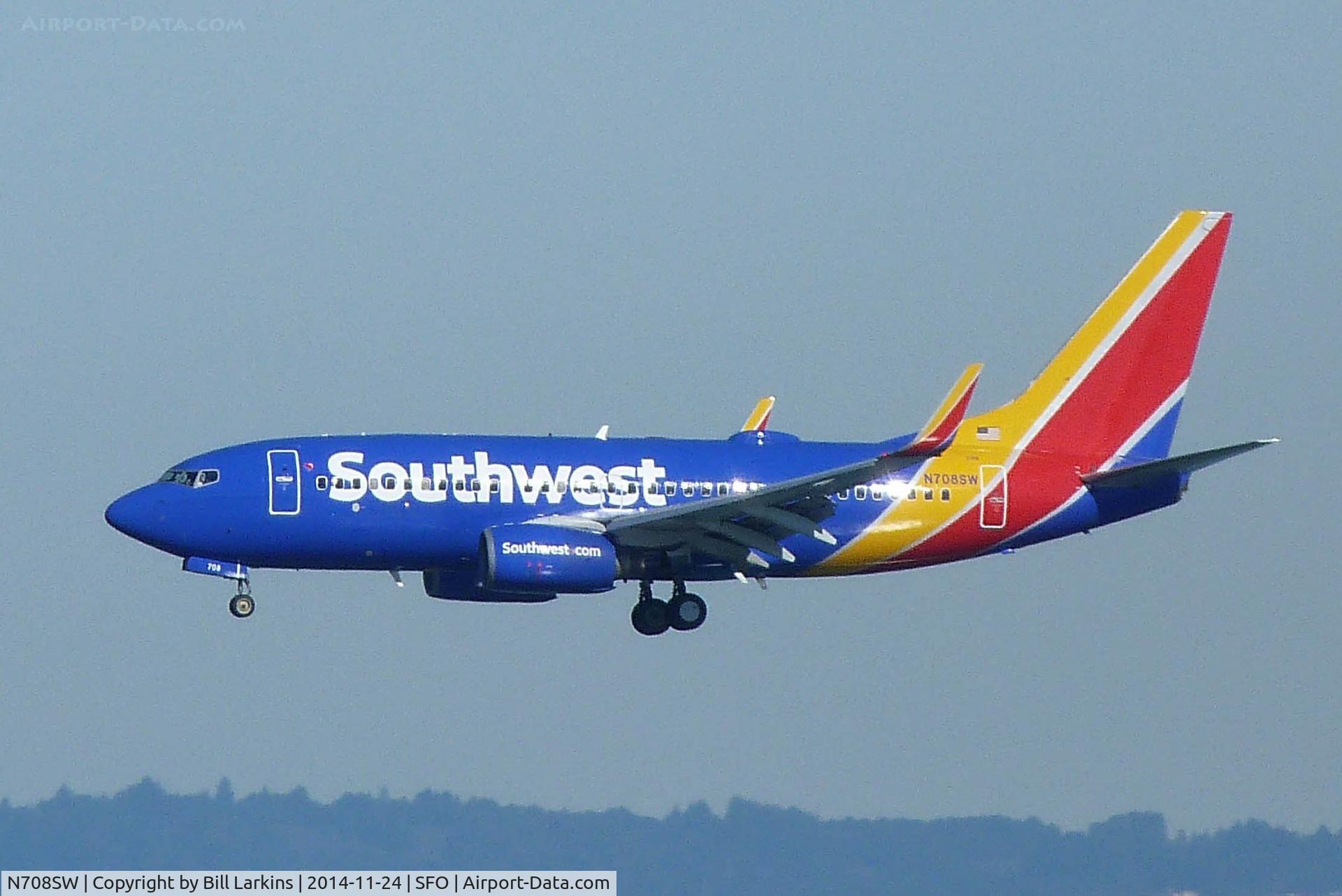 N708SW, 1998 Boeing 737-7H4 C/N 27842, And now with the bright new Colors.