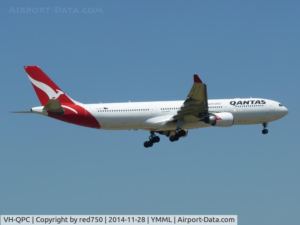 VH-QPC, 2003 Airbus A330-303 C/N 564, VH-QPC approaching YMML 20141128