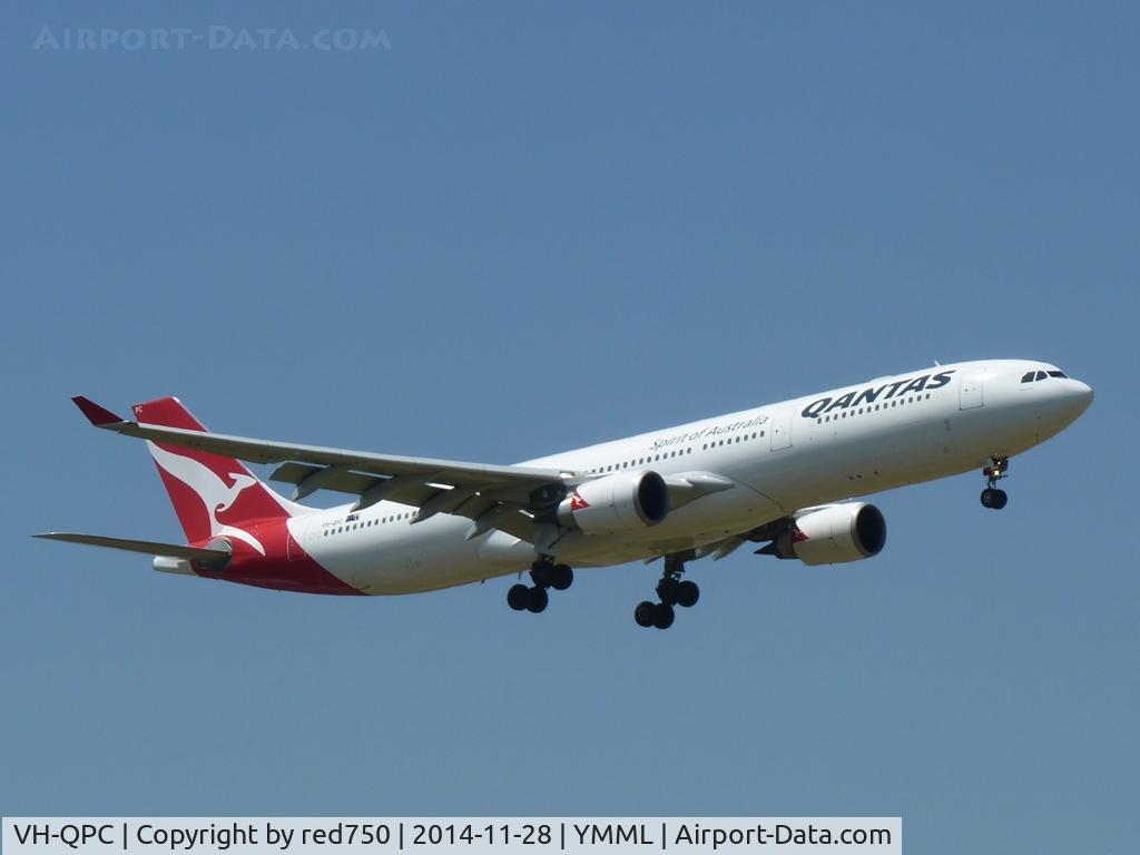 VH-QPC, 2003 Airbus A330-303 C/N 564, VH-QPC approaching YMML 20141128