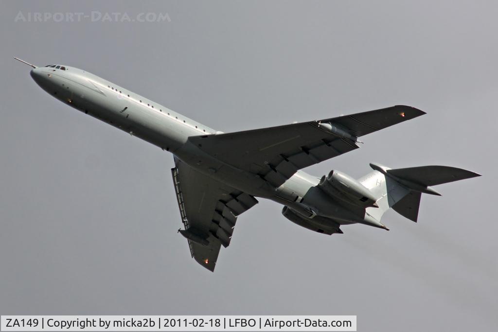 ZA149, 1967 Vickers VC10 K.3 C/N 884, Take off