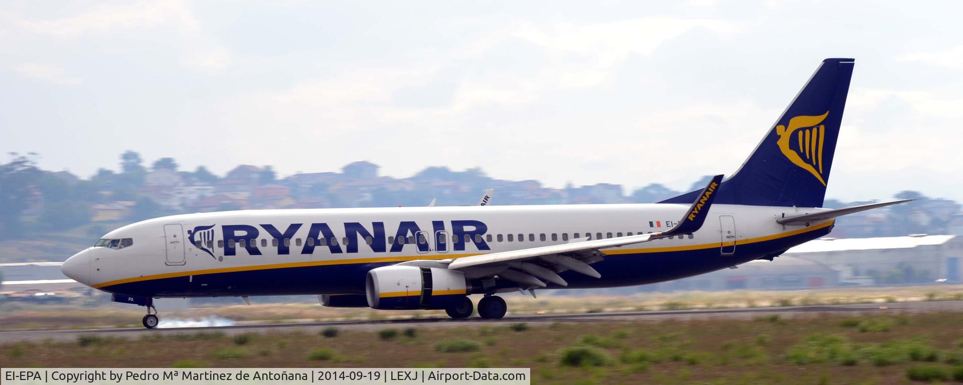 EI-EPA, 2011 Boeing 737-8AS C/N 34987, Aeropuerto de Santander - Parayas - España