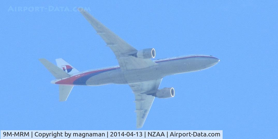 9M-MRM, 2001 Boeing 777-2H6/ER C/N 29066, Over my house about 4000' on base leg to NZAA
