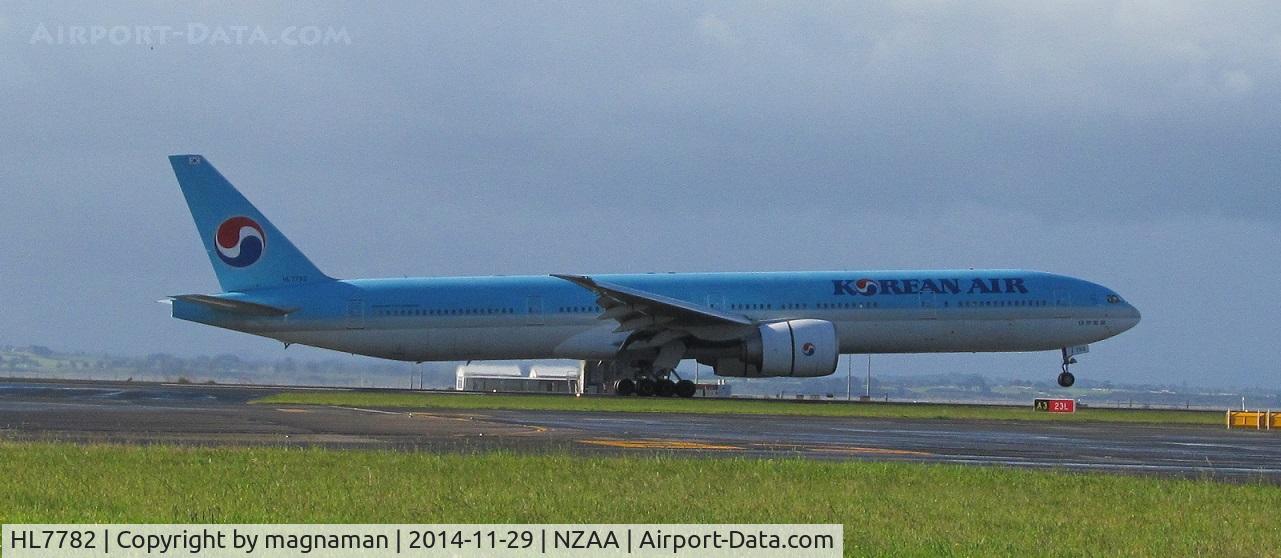 HL7782, 2009 Boeing 777-3B5/ER C/N 37643, touching down this morning at AKL