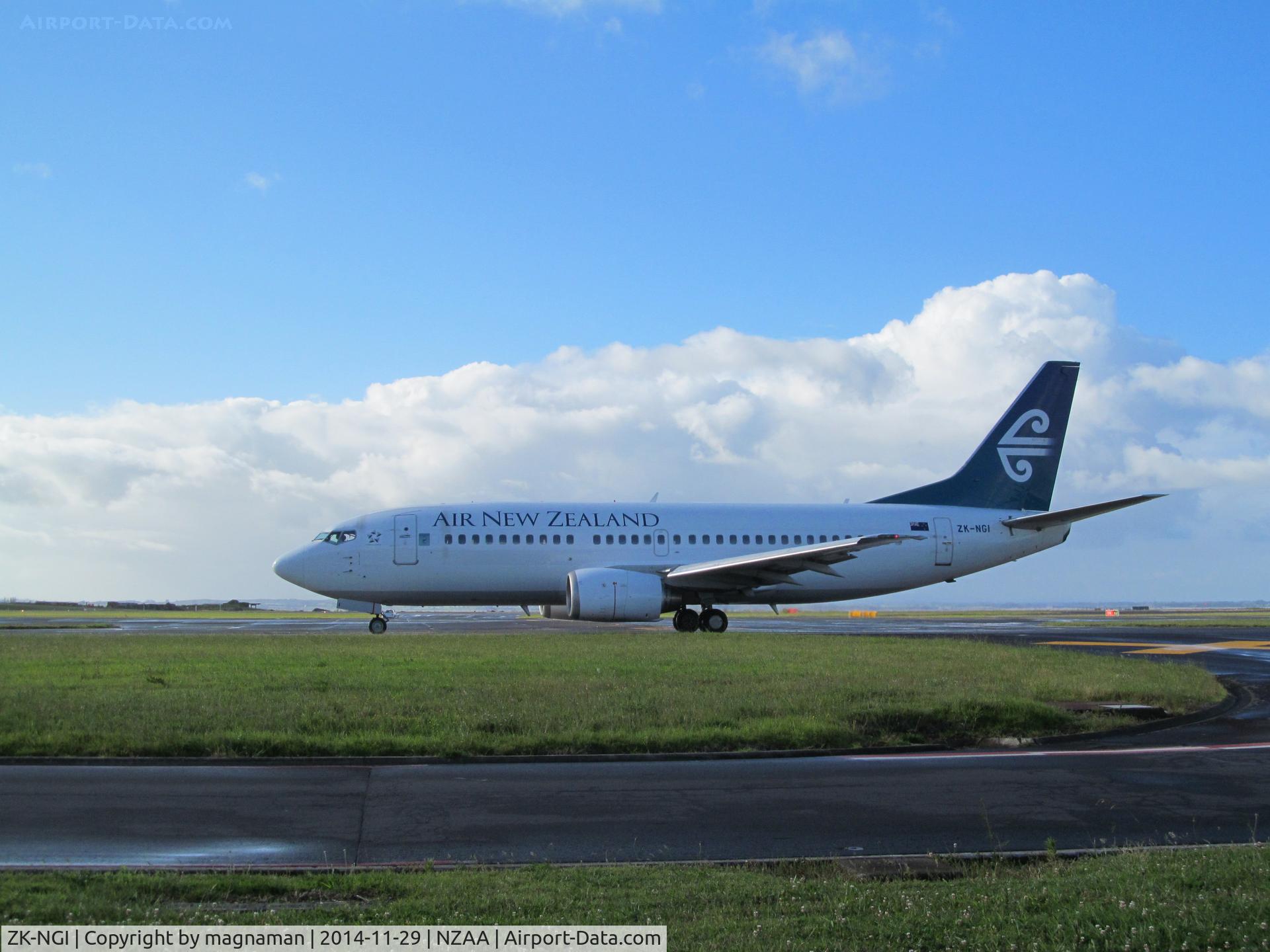 ZK-NGI, 1999 Boeing 737-319 C/N 25608, Taxying past - these 737-300's are being sold/scrapped so not much time to see in Air NZ colours.