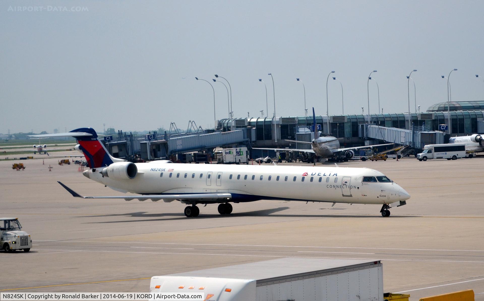 N824SK, 2008 Bombardier CRJ-900ER (CL-600-2D24) C/N 15208, Taxi O'Hare