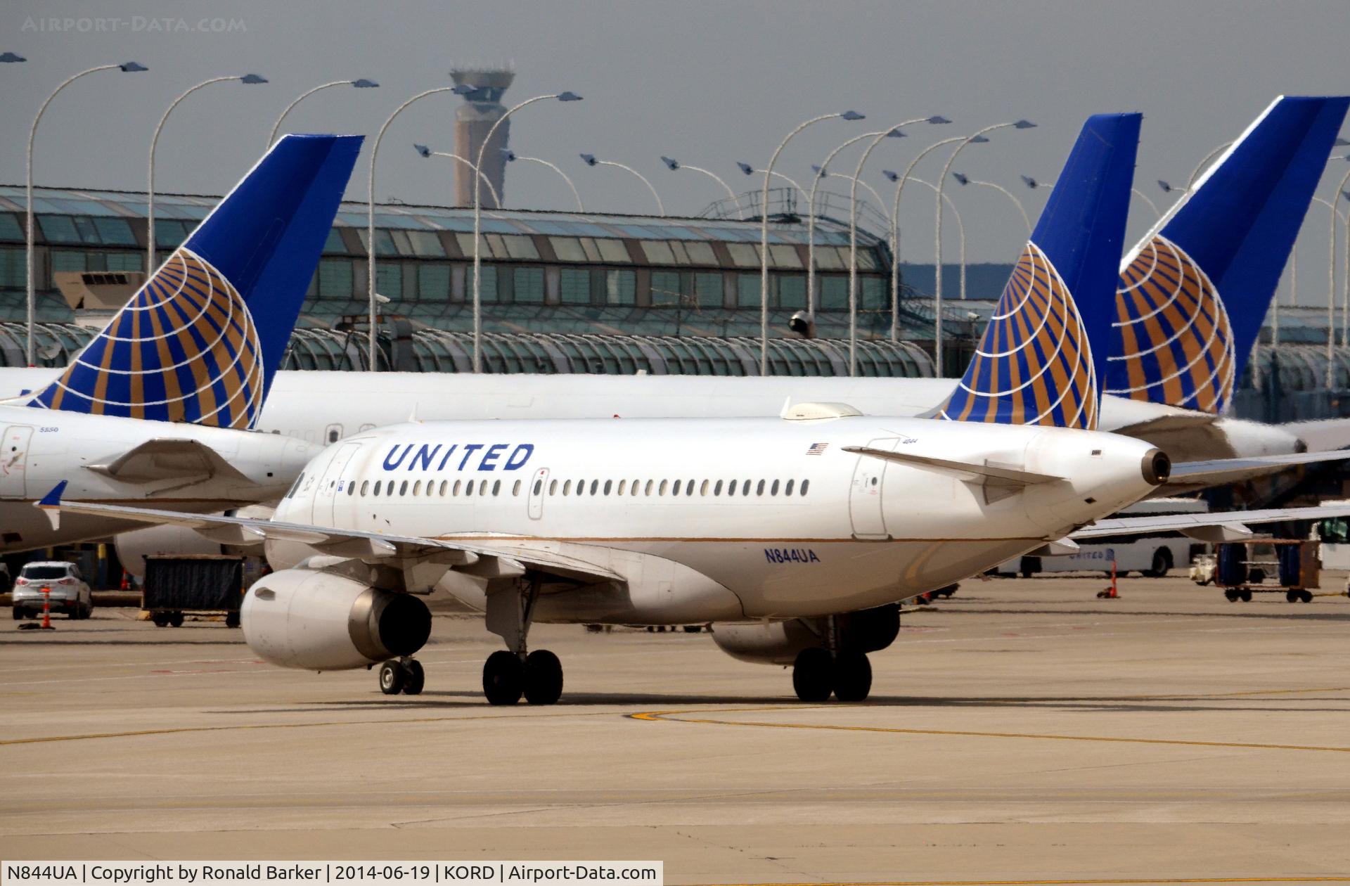 N844UA, 2001 Airbus A319-131 C/N 1581, Taxi O'Hare