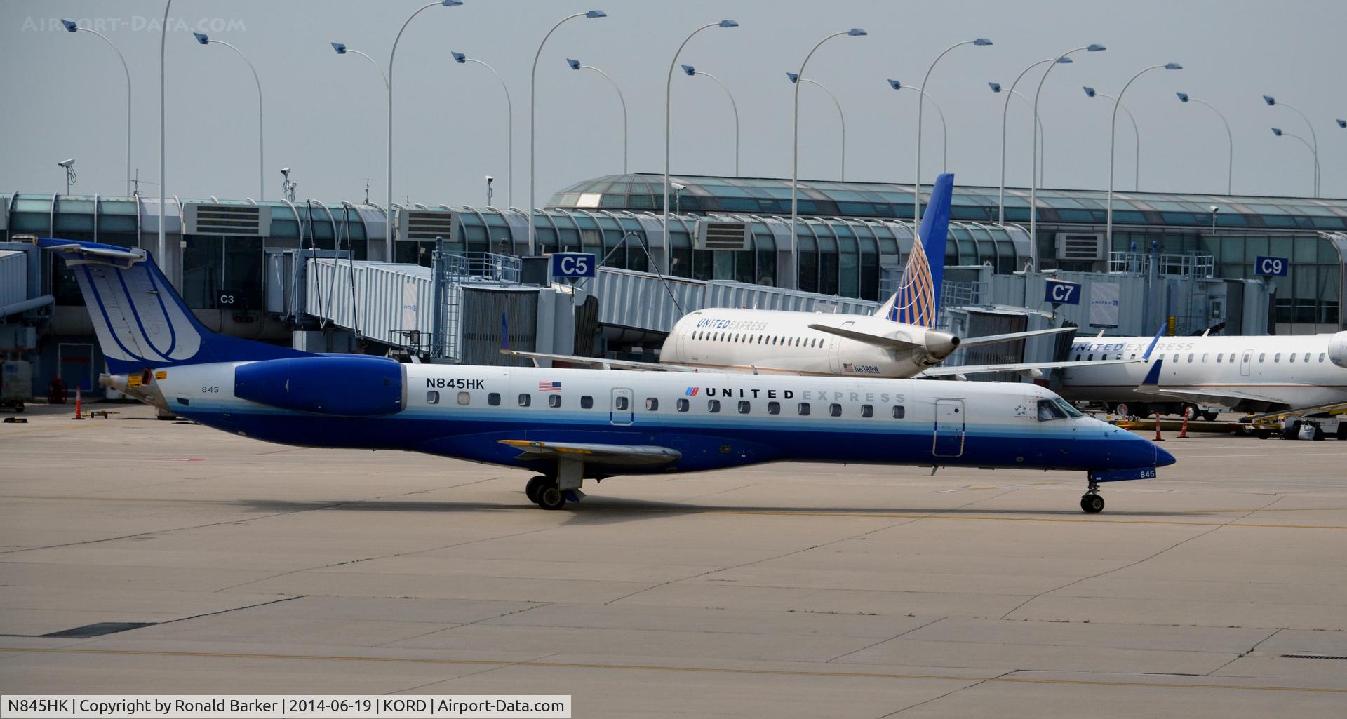 N845HK, 2004 Embraer ERJ-145LR (EMB-145LR) C/N 14500842, Taxi O'Hare