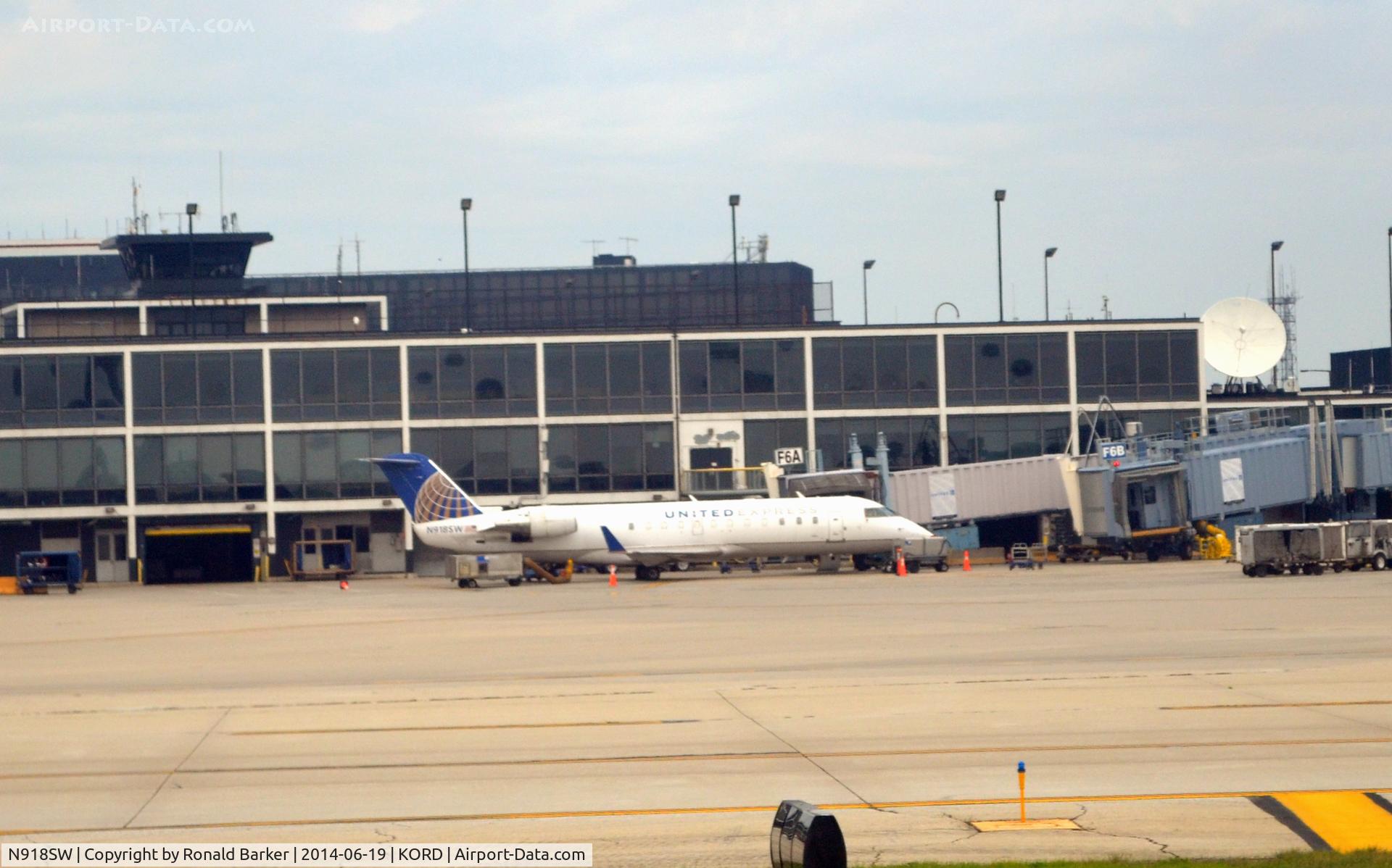 N918SW, 2002 Bombardier CRJ-200LR (CL-600-2B19) C/N 7645, Gate F6A O'Hare