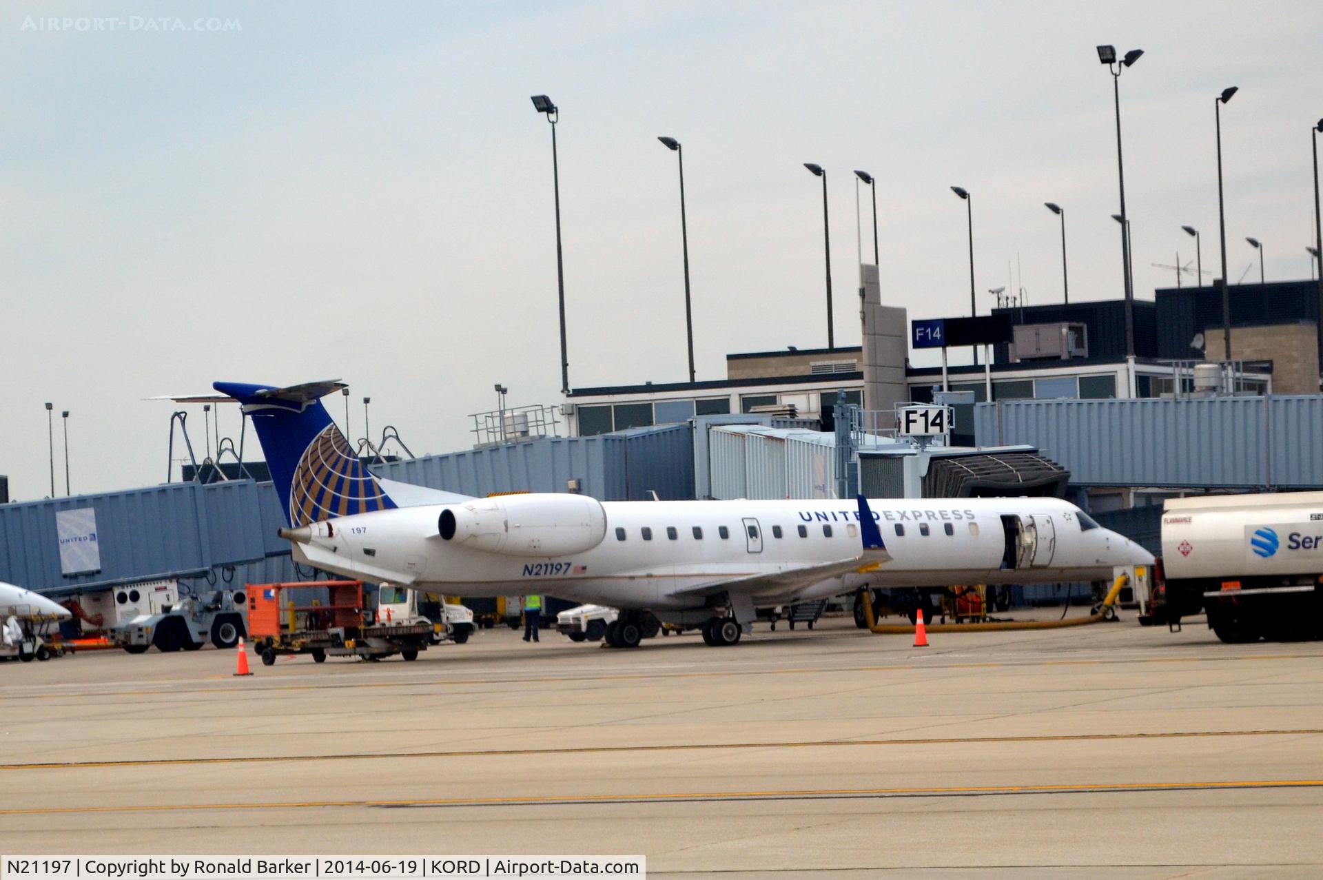 N21197, 2006 Embraer ERJ-145XR (EMB-145XR) C/N 14500947, Gate F14 O'Hare