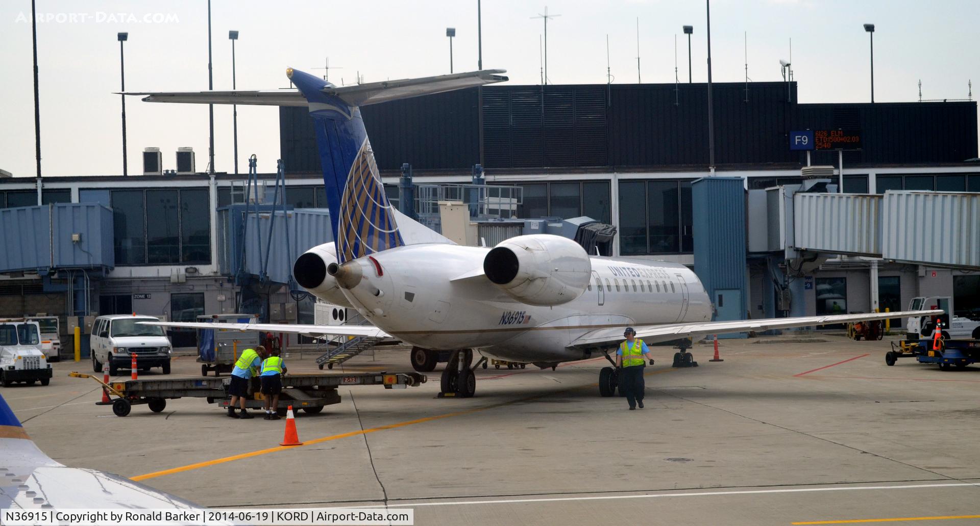 N36915, 2001 Embraer ERJ-145LR (EMB-145LR) C/N 145421, Taxi O'Hare