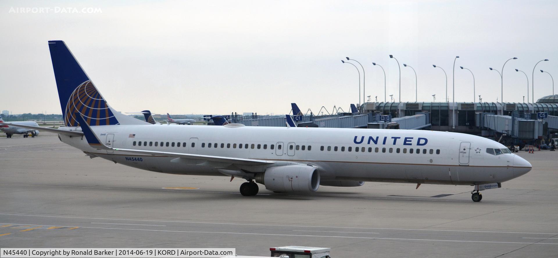 N45440, 2009 Boeing 737-924/ER C/N 33535, Taxi O'Hare