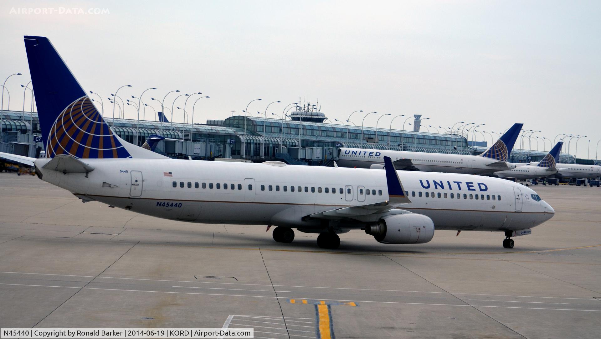 N45440, 2009 Boeing 737-924/ER C/N 33535, Taxi O'Hare