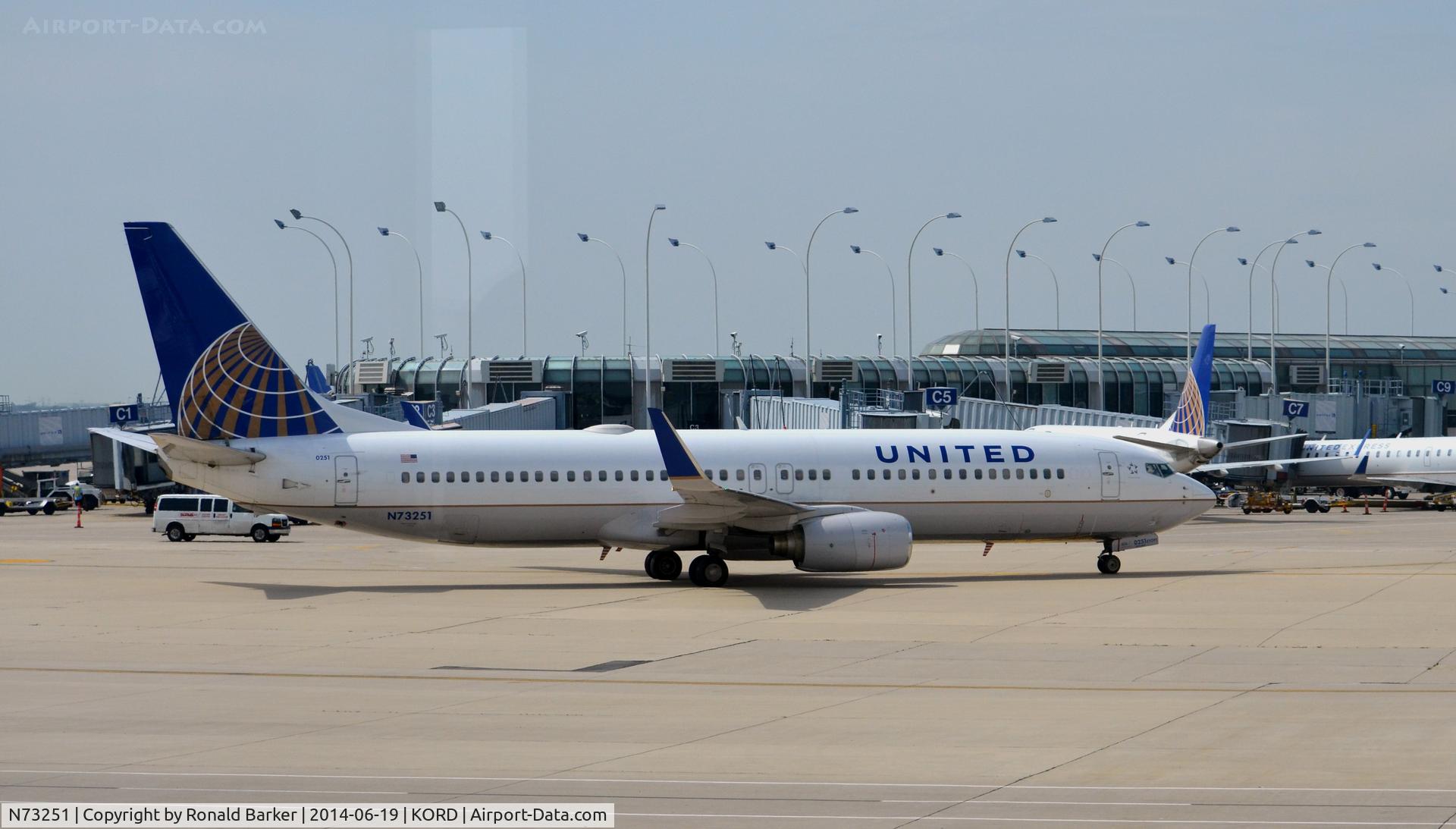 N73251, 2000 Boeing 737-824 C/N 30582, Taxi O'Hare