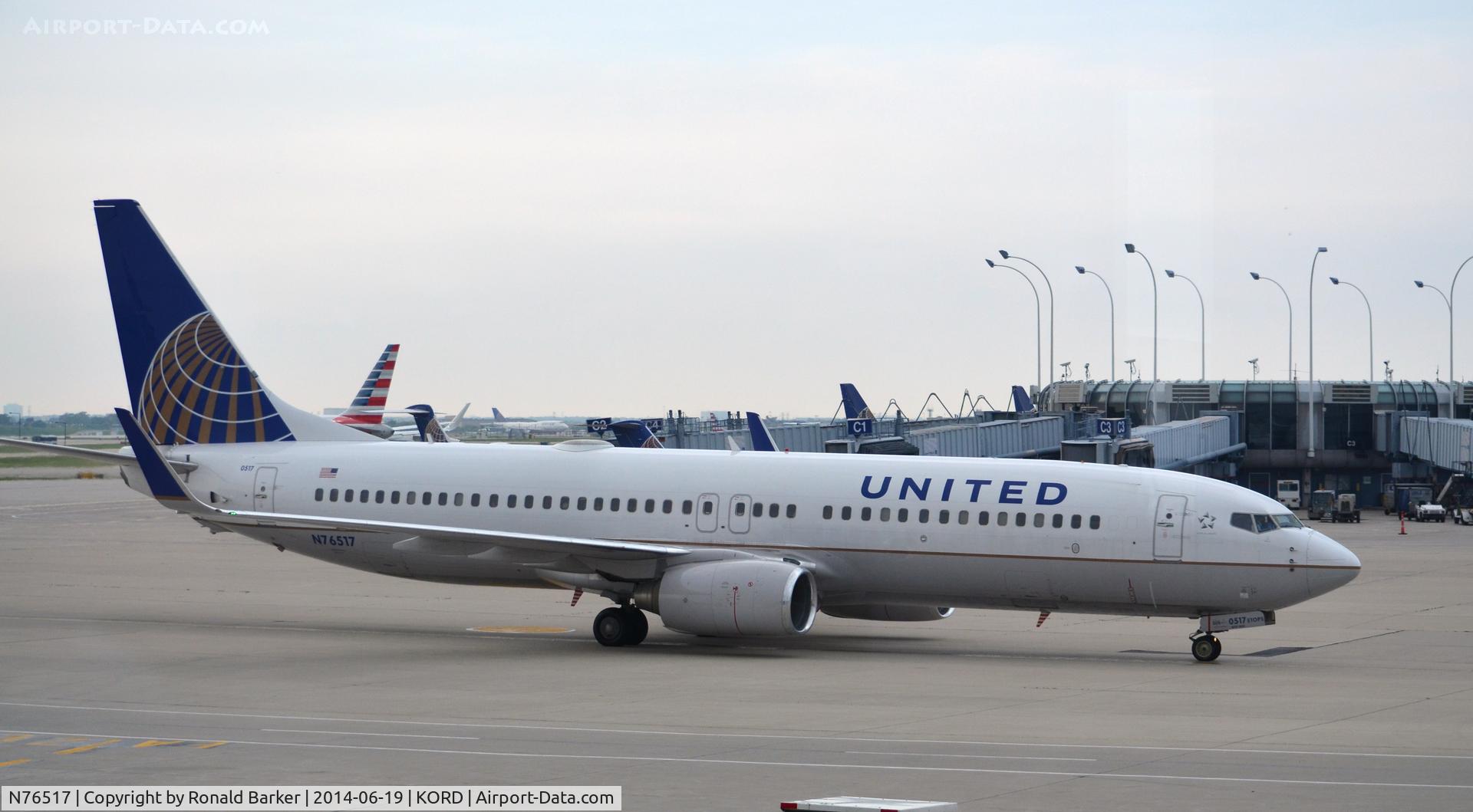 N76517, 2008 Boeing 737-824 C/N 31628, Taxi O'Hare