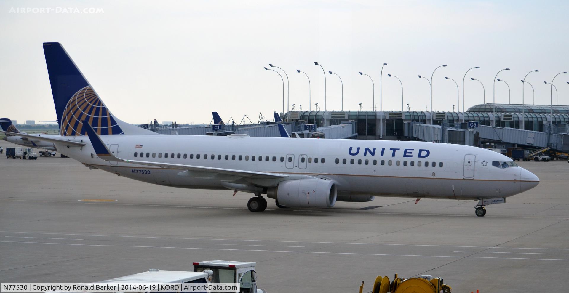 N77530, 2011 Boeing 737-824 C/N 39998, Taxi O